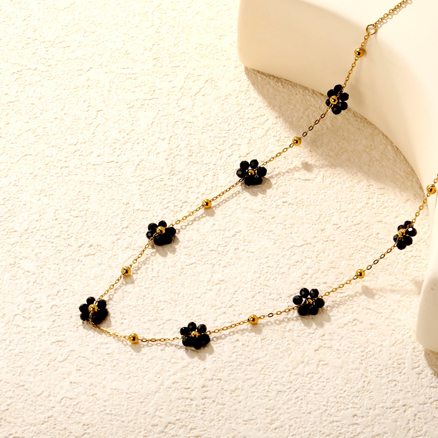 Damen Halskette mit floralem Design und hochwertigen Kristallakzenten Shop Nory