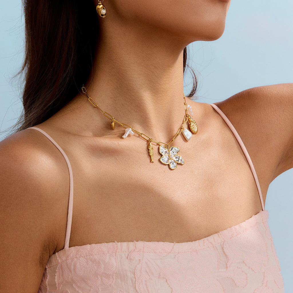 Damen Halskette mit blütenförmigem Anhänger aus hypoallergenem Edelstahl und eleganter Gliederkette Shop Nory