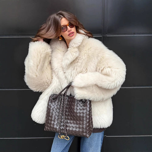 Damen Kurzmantel aus voluminösem Faux‑Fur mit gerundetem Schalkragen und kastiger Silhouette Shop Nory
