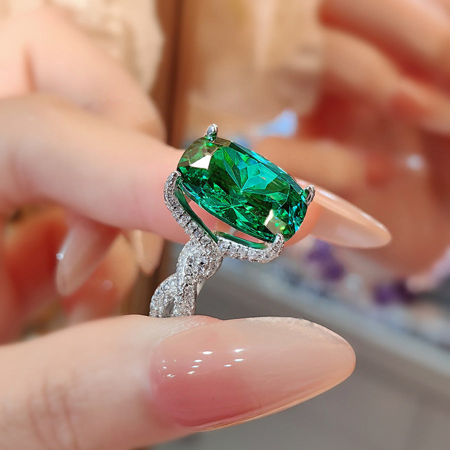 Damenring mit extravagantem, großem Edelstein und funkelnden Zirkonia Shop Nory