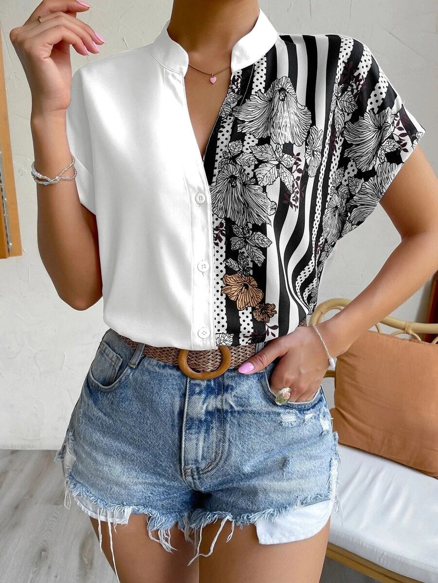 Damen Kurzarmbluse mit Stehkragen und asymmetrischem Streifen‑Blumenprint Shop Nory