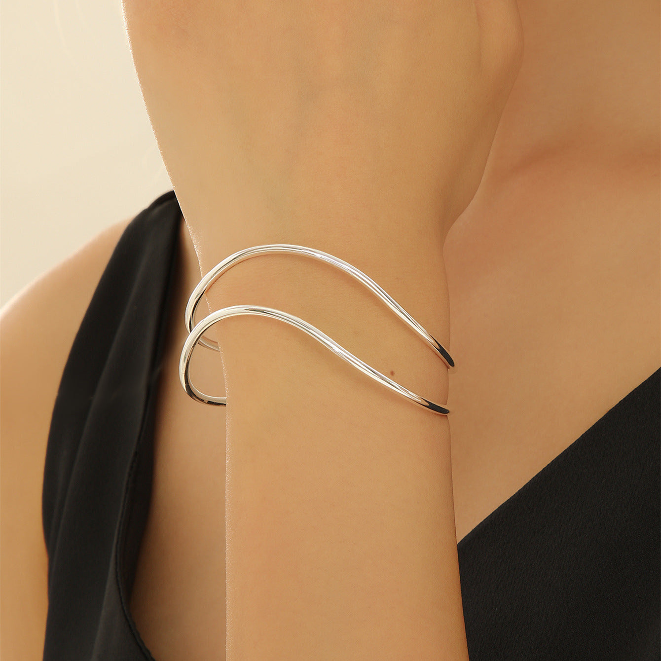 Damen Offener Armreif im eleganten Wellen-Design Shop Nory