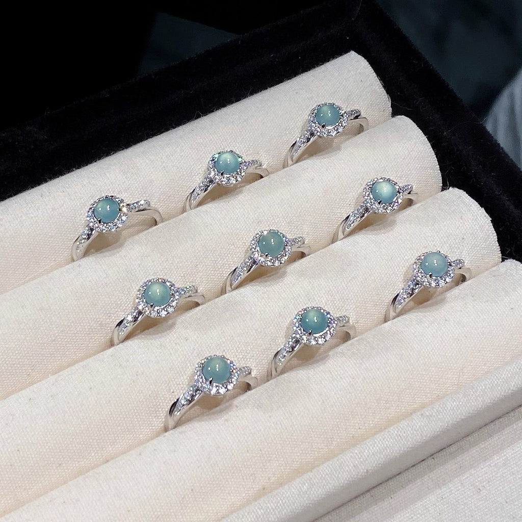 Damen eleganter Ring mit aquamarinfarbenem Stein und funkelnden Zirkonia Shop Nory