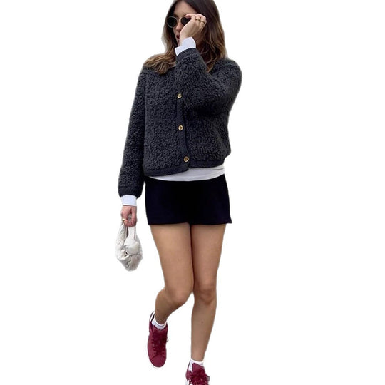 Damen Kurzjacke im kastigen Schnitt aus synthetischem Teddy-Fleece mit gerippten Kanten und goldfarbenen Zierknöpfen Shop Nory