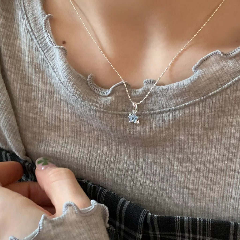 Damen Halskette mit funkelndem Sternanhänger und hochwertiger Silberkette Shop Nory