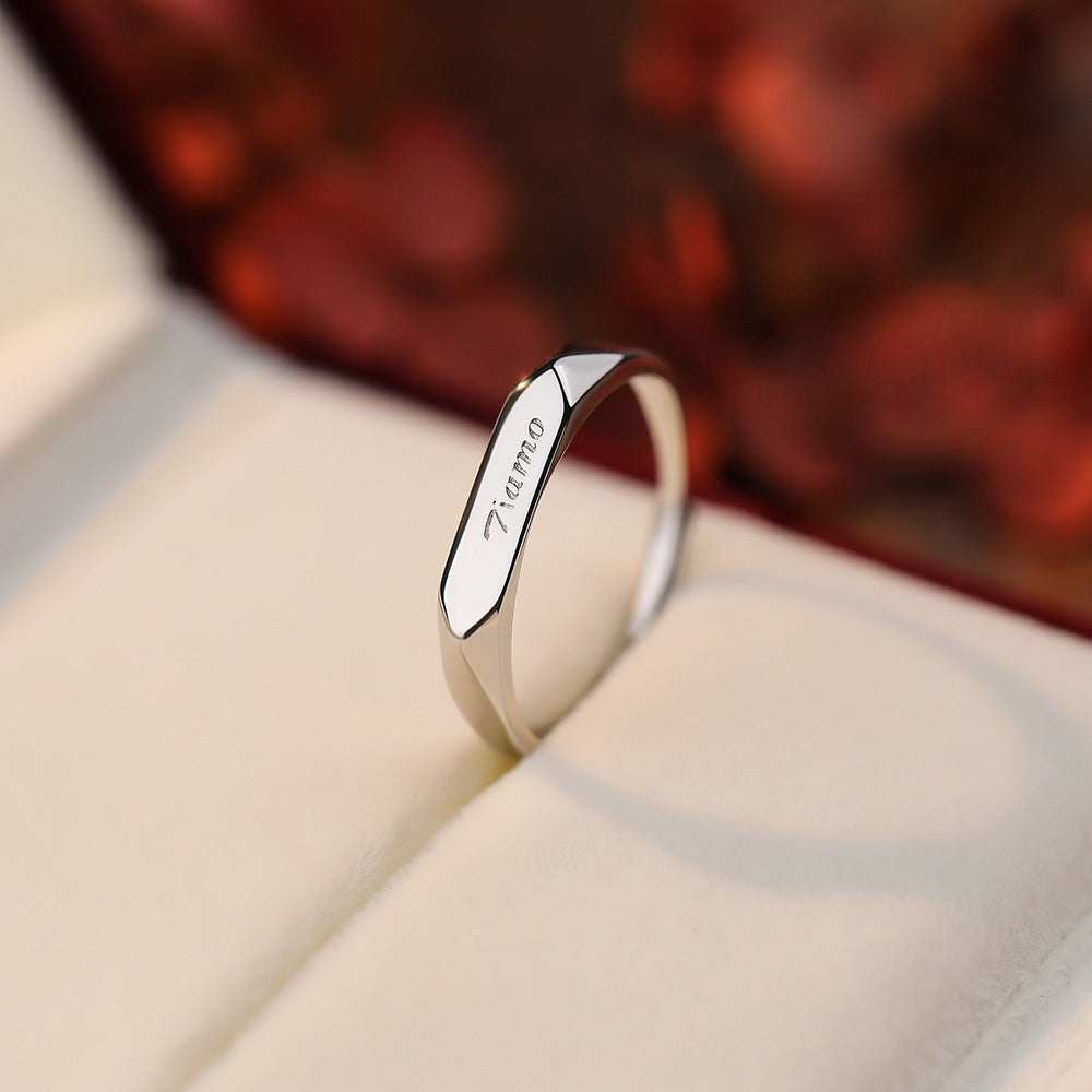 Damenring mit elegantem, personalisierbarem Schriftzug Shop Nory