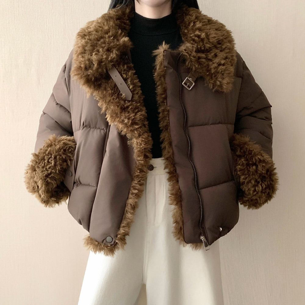 Damen nan kurze Oversize-Pufferjacke mit Teddyfutter, Umlegekragen und Schnallenverschluss Shop Nory