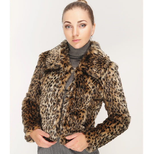 Damen Kurzjacke aus Kunstpelz mit tailliertem Schnitt, Umlegekragen und verdeckter Verschlussleiste Shop Nory