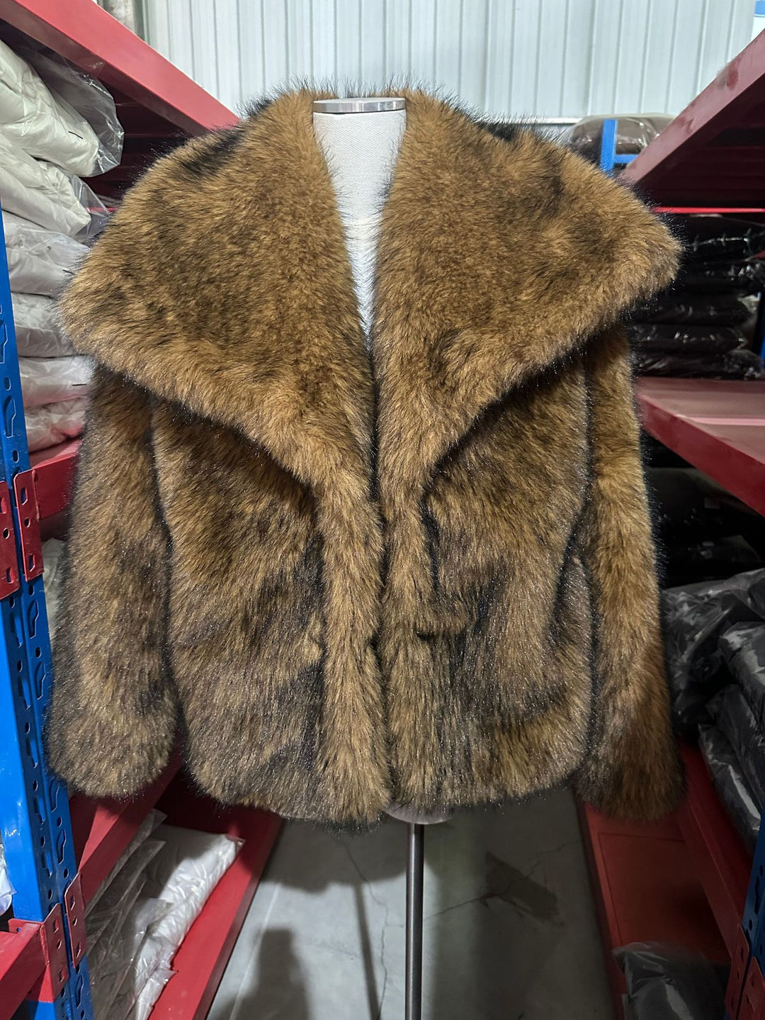 Damen Kurzbolero im Boxy-Cut aus veganem Shaggy-Kunstpelz mit XXL-Schalkragen Shop Nory