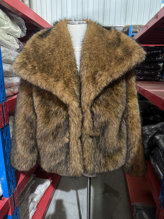 Damen Kurzbolero im Boxy-Cut aus veganem Shaggy-Kunstpelz mit XXL-Schalkragen Shop Nory