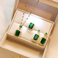 Facettiertes simulierter Edelstein Halo Anhänger Halskette und Cocktailring und Tropfohrringe Set mit Mikro Pavé Kristallen