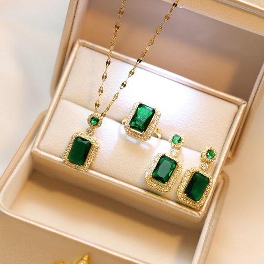 Facettiertes simulierter Edelstein Halo Anhänger Halskette und Cocktailring und Tropfohrringe Set mit Mikro Pavé Kristallen