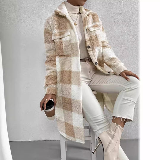 Damen nan langer Teddy-Karo-Mantel mit Hemdkragen, aufgesetzten Brusttaschen und Knopfleiste Shop Nory