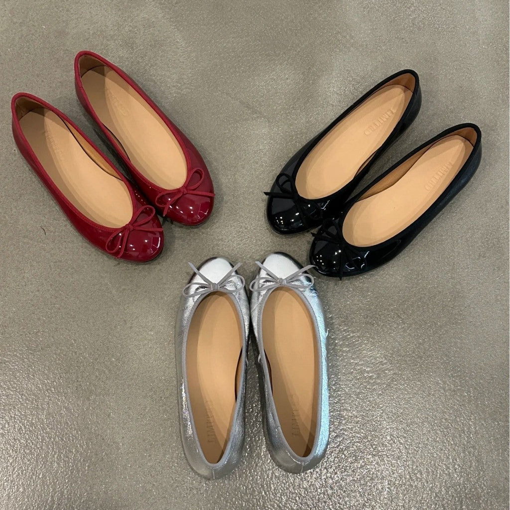 Damen Ballerina-Schuhe mit glänzender Oberfläche und verspieltem Schleifenakzent