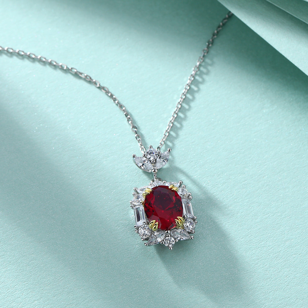 Damen Anhänger-Halskette mit exquisitem roten Edelstein und funkelndem Zirkonia-Besatz Shop Nory
