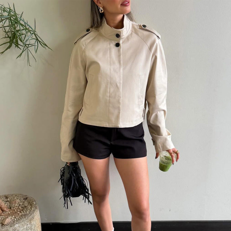 Damen kurz geschnittene Boxy-Jacke im Trench‑Stil mit hohem Stehkragen und Schulterklappen Shop Nory
