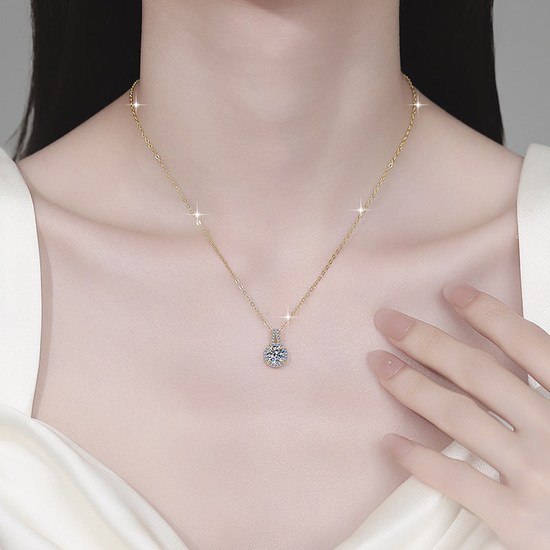 Damen Halskette mit funkelndem Kristall-Anhänger im eleganten Design Shop Nory