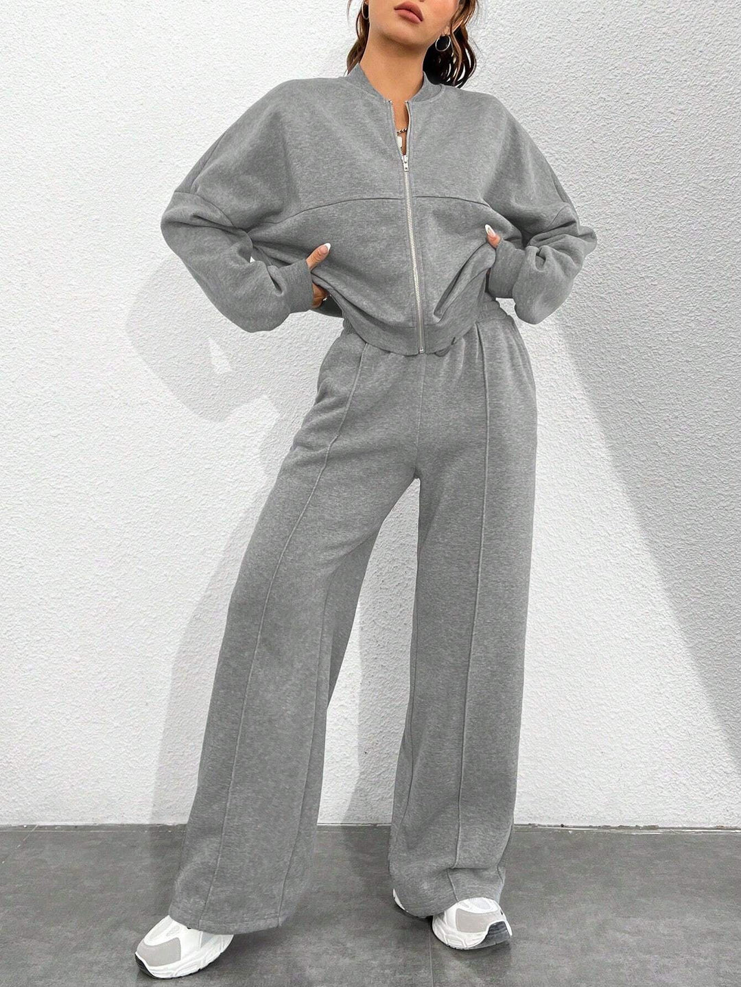 Damen Loungewear-Set mit kurzem Reißverschluss-Bomber und weiter High-Waist Jogginghose Shop Nory