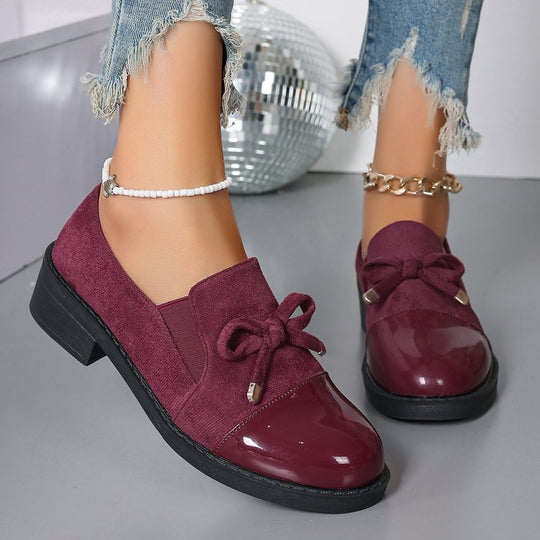 Damen Lack- und Wildlederslipper mit Zierschleife und niedrigem Blockabsatz Shop Nory