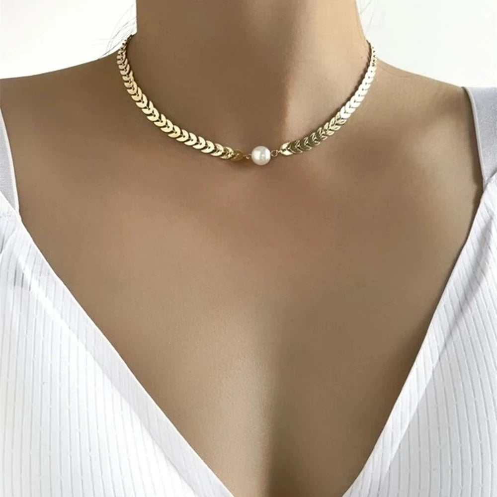 Damen elegante Halskette mit Blätterdesign und Perle Shop Nory
