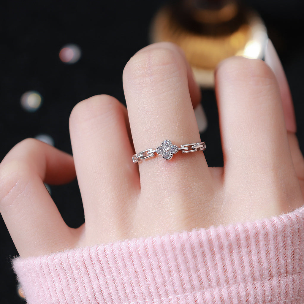 Damen Silberring mit floralem Design und funkelnden Akzenten Shop Nory