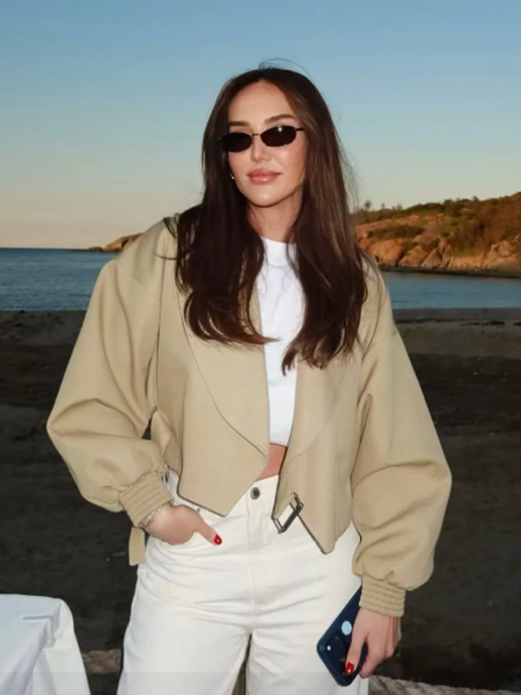 Damen Kurzblouson mit kastiger Cropped‑Silhouette, Ballonärmeln und Schnallen‑Detail Shop Nory