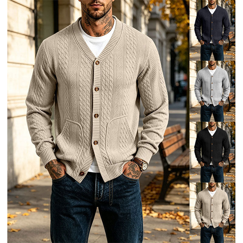 Herren Gestrickte Strickjacke mit Zopfmuster, V‑Ausschnitt und aufgesetzten Taschen Shop Nory