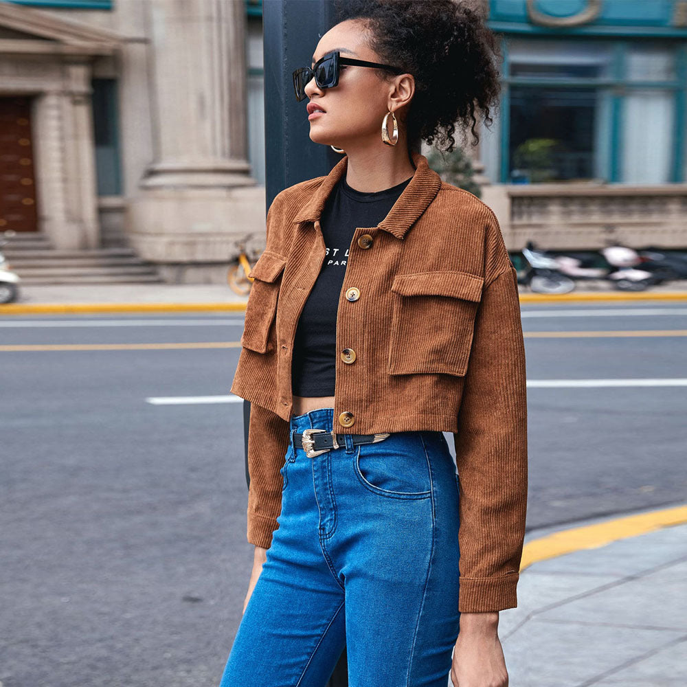 Damen cropped Cordjacke mit aufgesetzten Klappentaschen Hemdkragen und Knopfverschluss Shop Nory