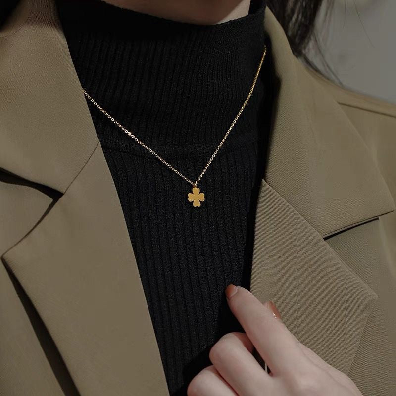 Damen Halskette mit minimalistischem Kleeblatt-Anhänger Shop Nory