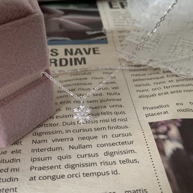 Damen Halskette mit detailliertem Schneeflocken-Anhänger Shop Nory