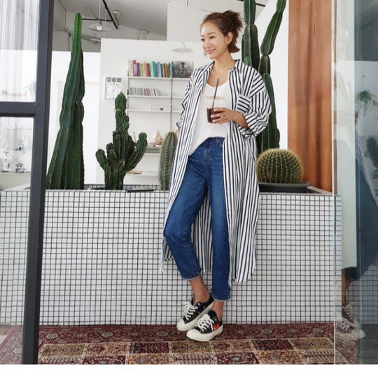 Damen Langes Gestreiftes Hemdmidaxi mit Stehkragen, Oversize‑Schnitt und tiefen Seitenschlitzen Shop Nory