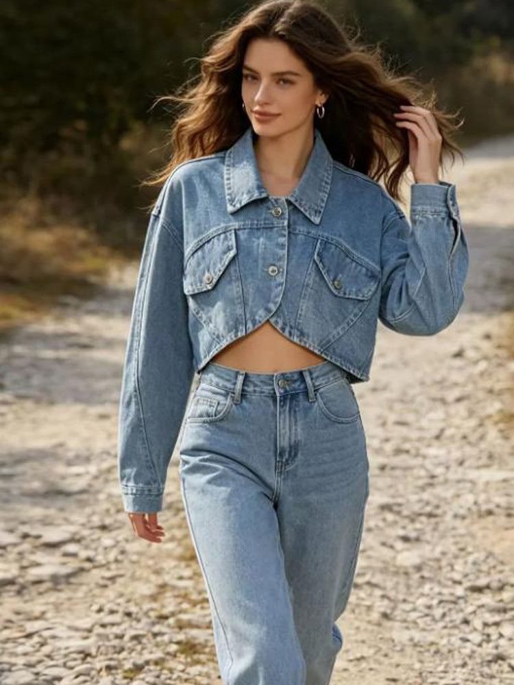 Damen Cropped-Jeansjacke mit geschwungenem Saum und Pattentaschen Shop Nory