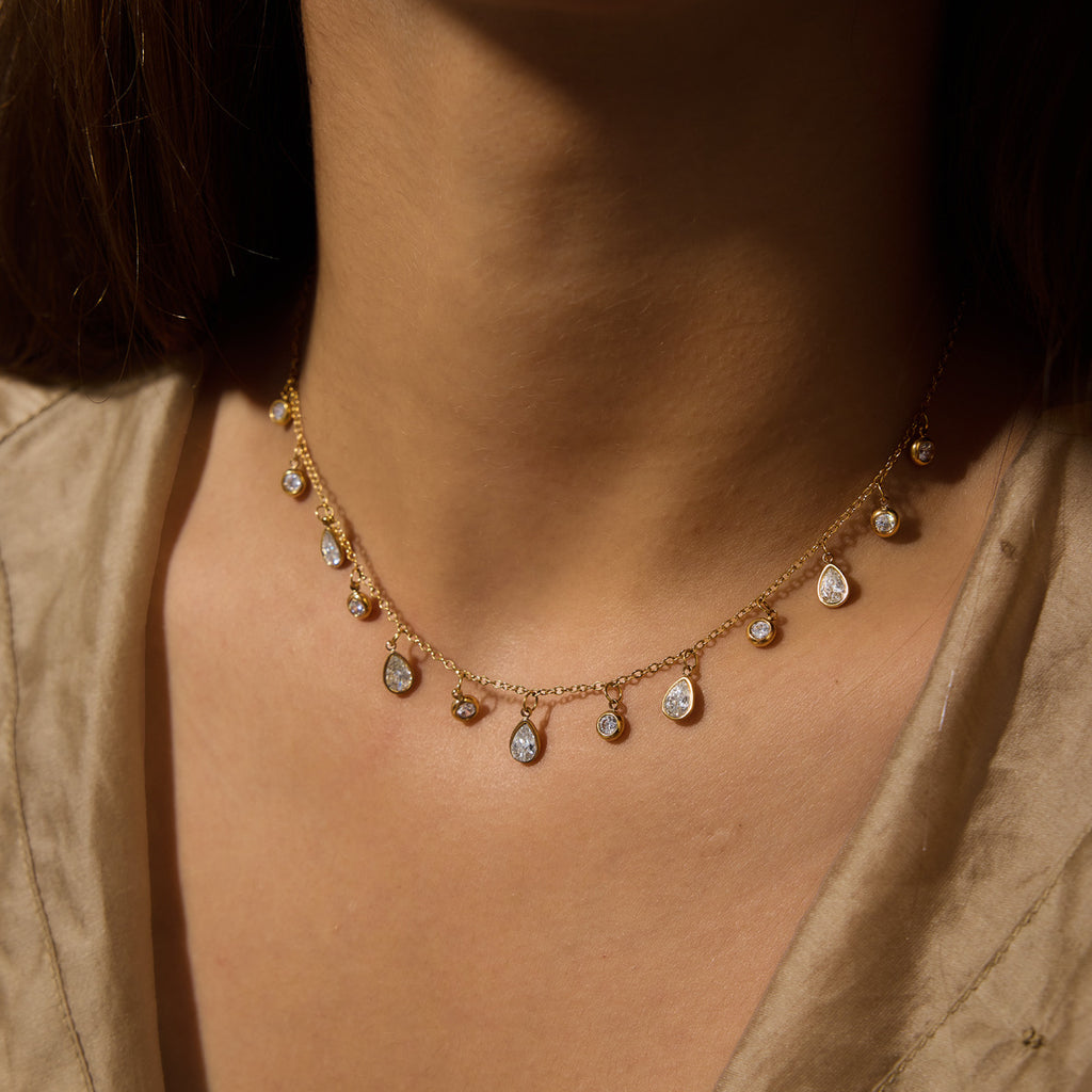 Damen Edelstahl Halskette mit funkelnden Kristalldetails Shop Nory