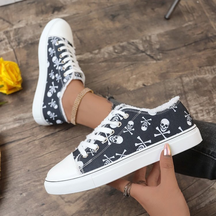 Damen lässiger Plateausneaker mit Totenkopf-Print, fransigem Canvasrand und verstärkter Zehenkappe Shop Nory