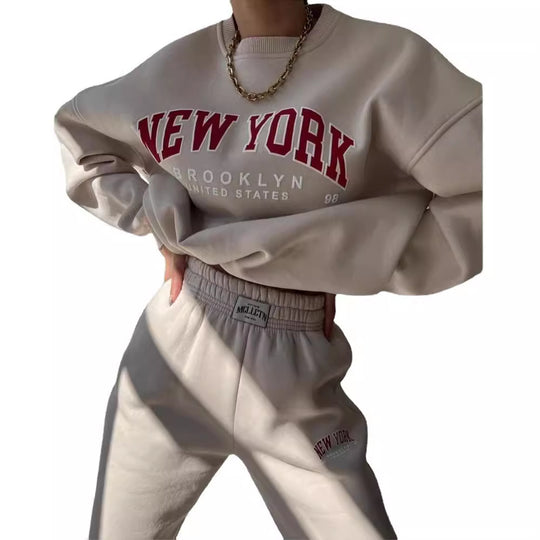 Damen Oversized Lounge-Set aus Baumwollfleece mit Collegestickerei und relaxed Jogginghose Shop Nory