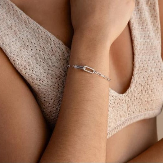 Damen Armband mit elegantem Gliederdesign und funkelnden Zirkonia-Elementen Shop Nory