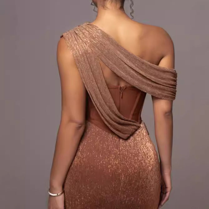 Damen Glamouröses Maxi-Abendkleid mit asymmetrischem Ausschnitt und schimmerndem Drapierungsdesign Shopnory