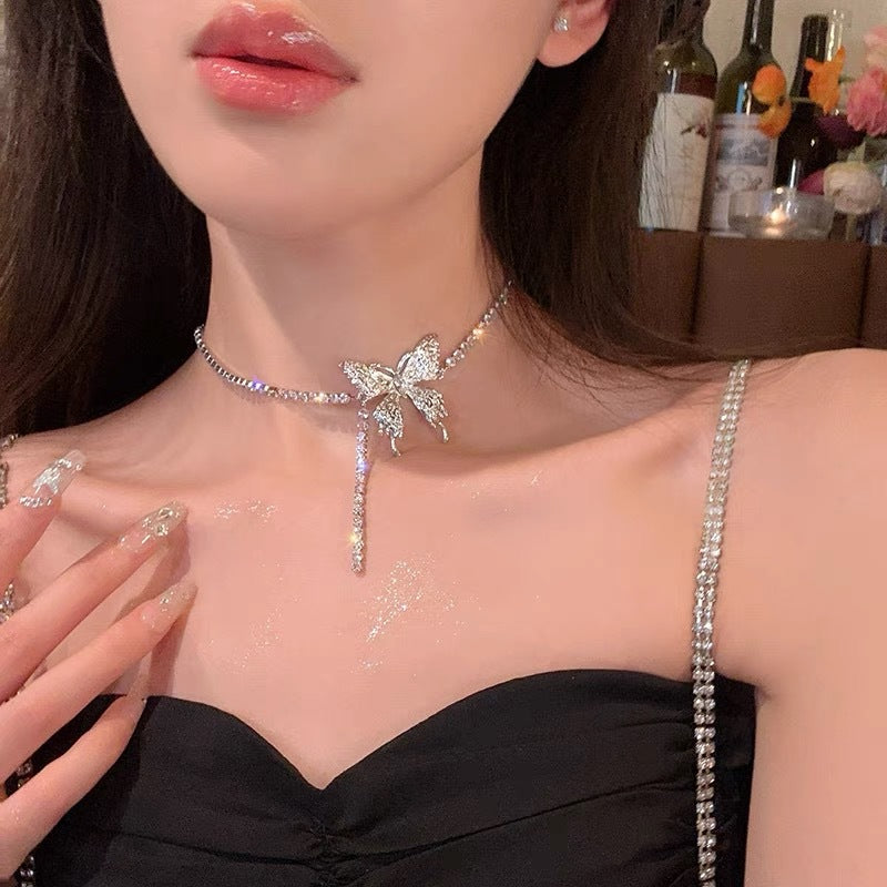 Damen Eleganter Choker mit kunstvollem Schmetterlingsdesign und funkelnden Kristallen Shop Nory