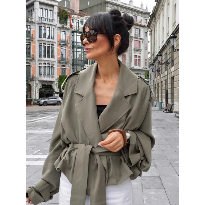 Damen Oversize Trenchjacke im Cropped-Schnitt mit Bindegürtel, überschnittenen Schultern und Ballonärmeln Shop Nory