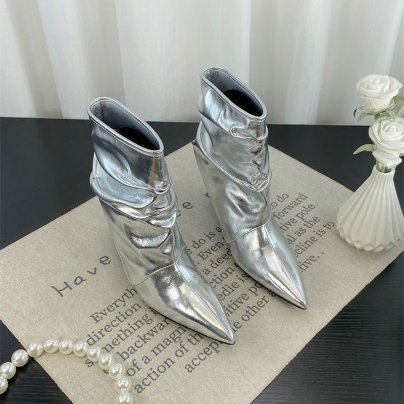 Damen Schlupf-Stiefelette mit gerafftem Schaft und eleganter Spitzkappe Shop Nory