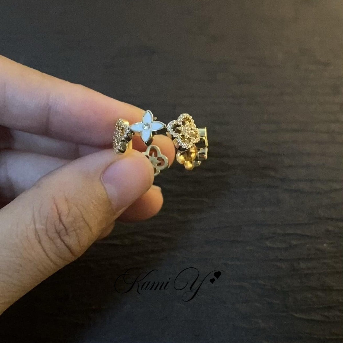Damenring mit buntem Blumenmotiv und funkelnden Details Shop Nory