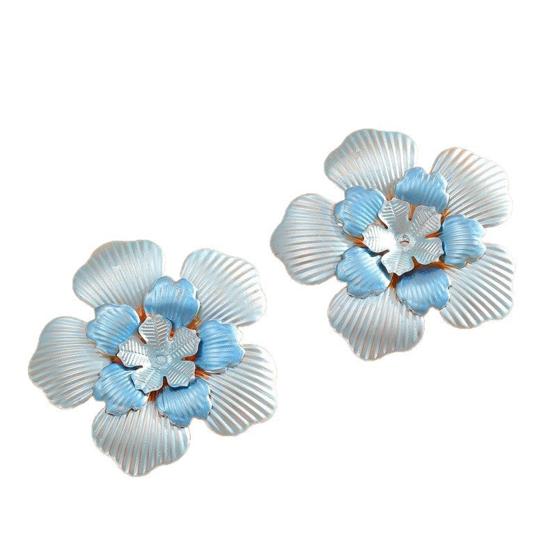 Damen Blumenohrringe mit filigranem Design und glänzenden Akzenten Shop Nory
