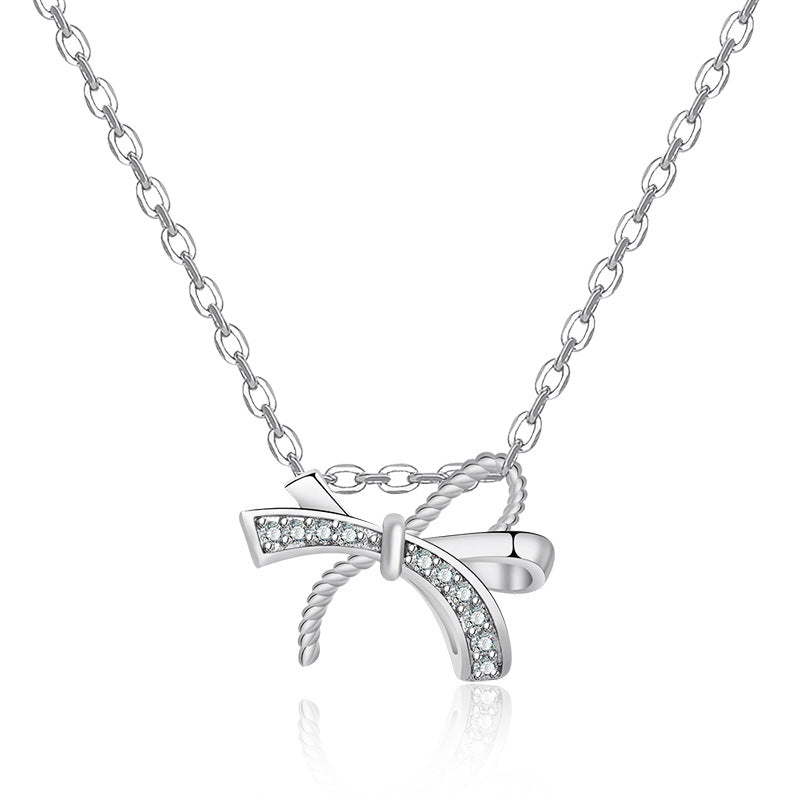 Damen Halskette mit kunstvollem Kleeblattanhänger und glitzernden Zirkonia Shop Nory
