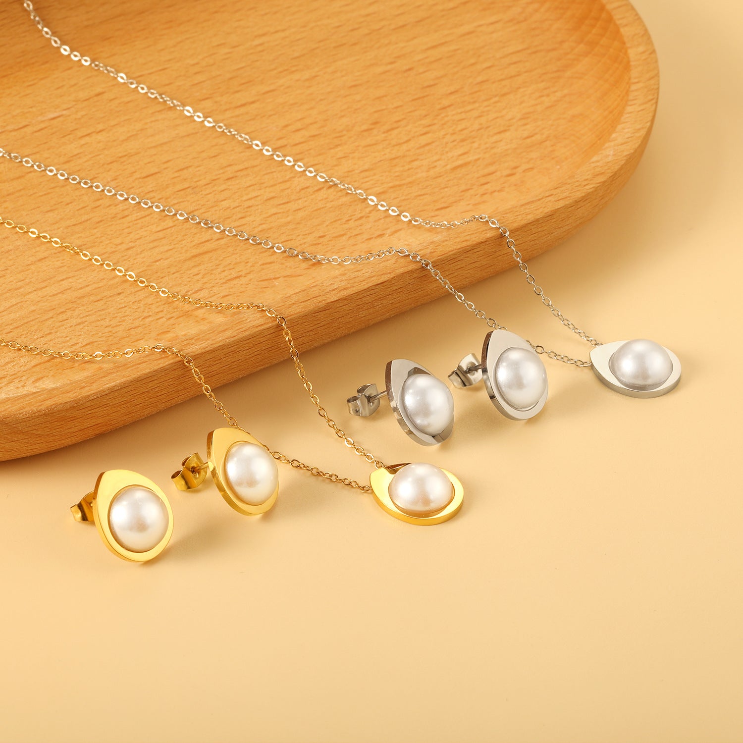 Damen Schmuckset mit Kruzifix-Anhänger und passenden Ohrringen Shop Nory
