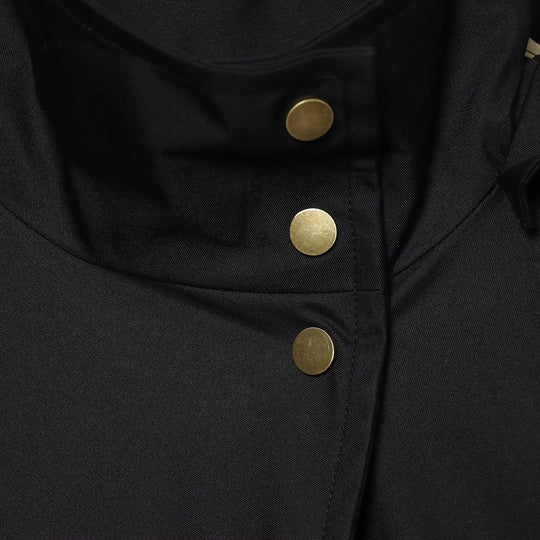 Damen Kurze wasserabweisende Kapuzenjacke mit Druckknopfleiste und aufgesetzten Taschen Shop Nory