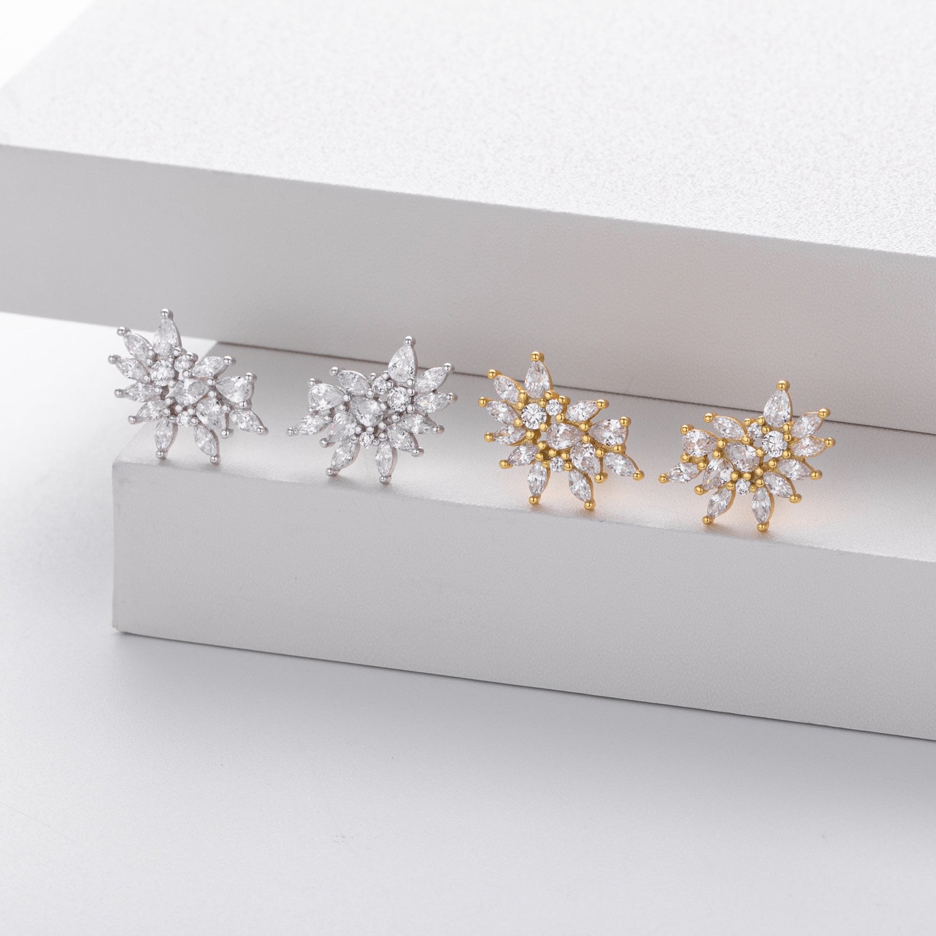 Damen Ohrstecker im eleganten Blüten-Design Shop Nory