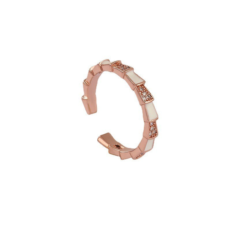 Damen Ring im künstlerischen Design mit funkelnden Akzenten Shop Nory