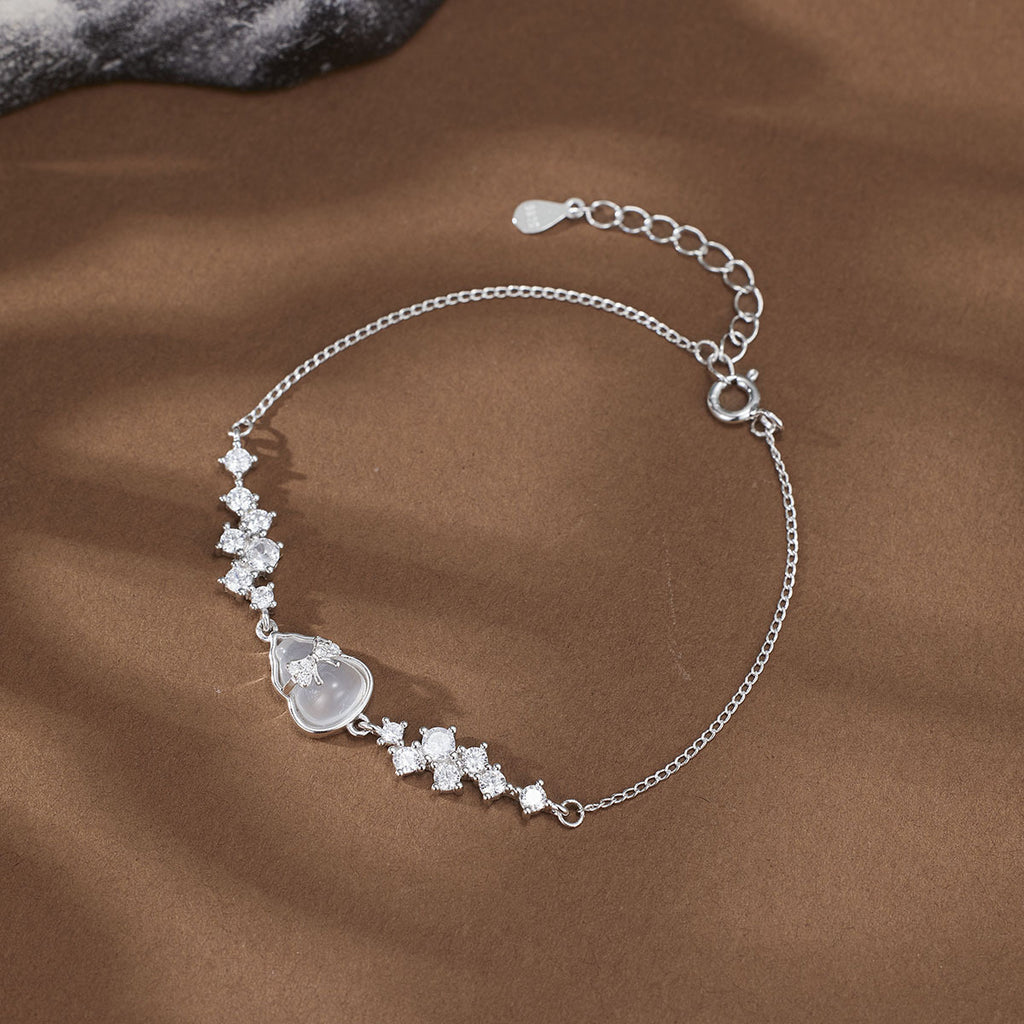 Damen Armband mit elegantem Herzdesign und funkelnden Zirkonia Shop Nory