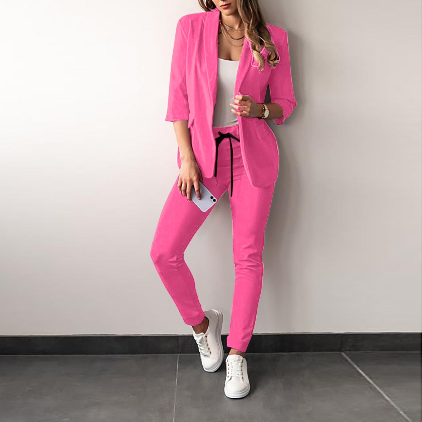Damen elegantes und modernes Anzug-Set mit tailliertem Blazer und schmalen Hosen