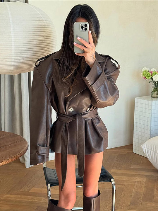 Damen Kurzjacke aus Lederimitat mit Taillengürtel und Oversize‑Schulterpartie Shop Nory